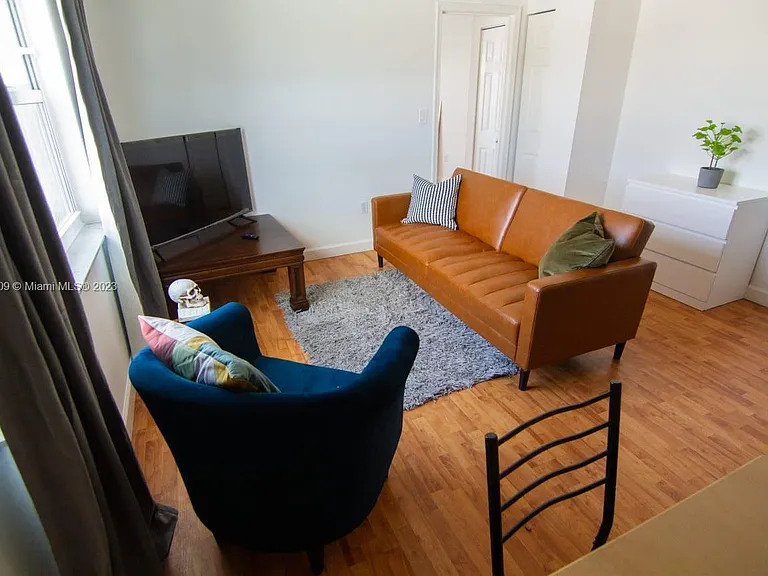 753 Michigan Ave #3D — Photo 4