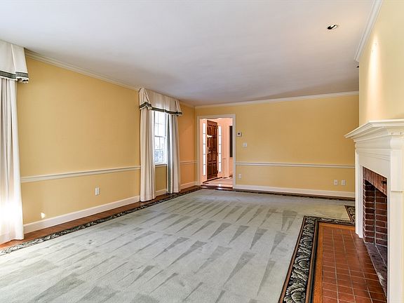3rd image of 9 Buttercup Ln