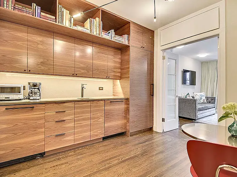 206 E 20th St #PENTHOUSE — Photo 20