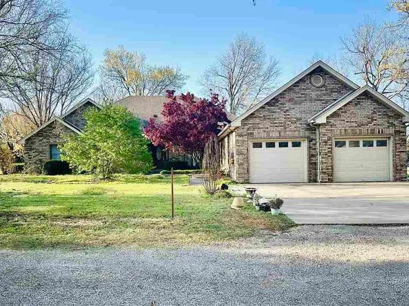 60 Woodcreek Rd, Ponca City, OK 74604