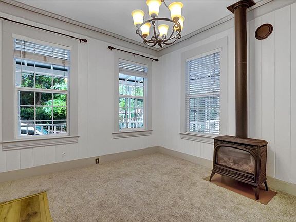 3rd image of 215 Nevada St