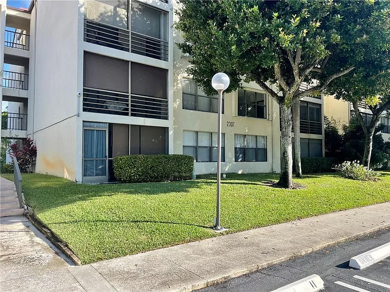 2307 S Cypress Bend Dr #207A — Photo 25