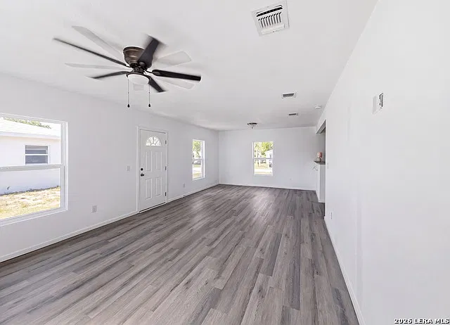 3 bed, 2.0 bath, 1344 sqft, $1,900 — Photo 3