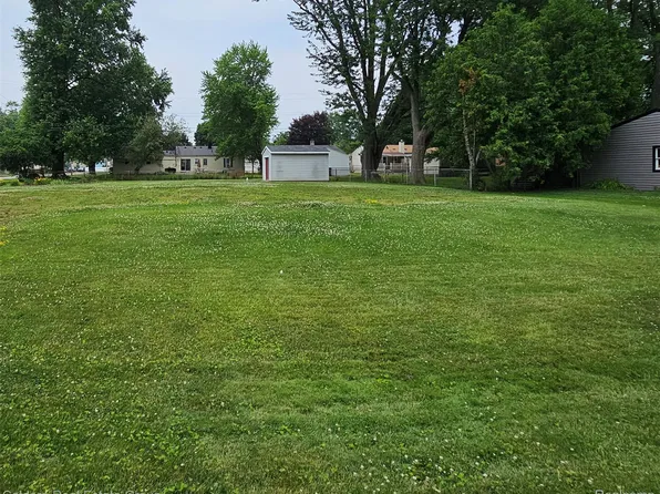 9021 Elmhurst Ave, Plymouth, MI 48170