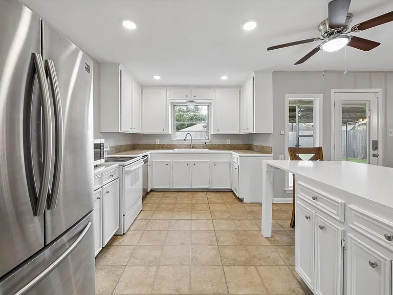 8037 Longridge Dr — Photo 8