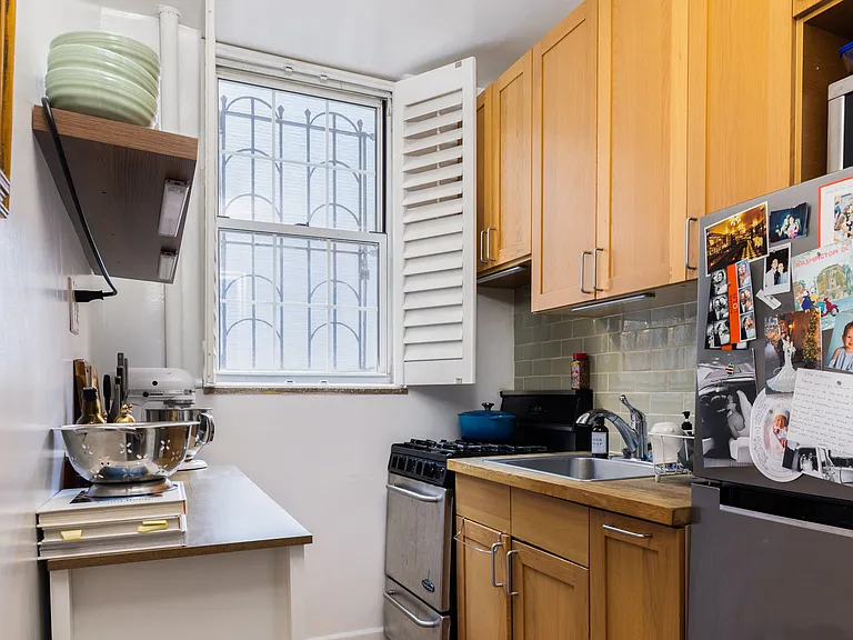 25 Minetta Ln #1G — Photo 5