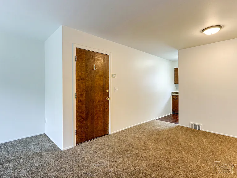 Georgetown Manor — Photo 20