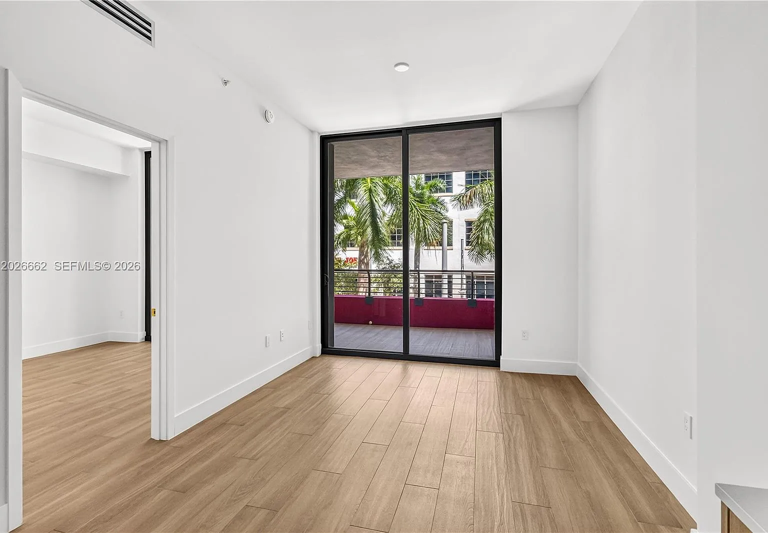 1 bed, 2.0 bath, 786 sqft, $4,400 — Photo 3