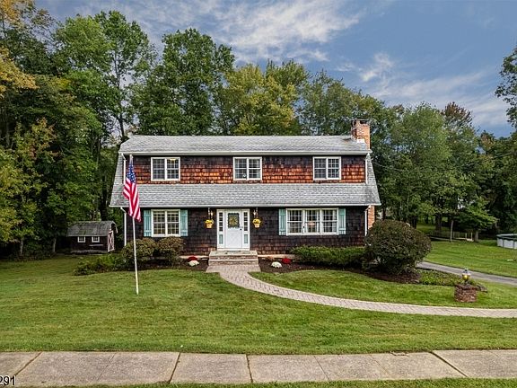 2nd image of 183 Eyland Ave