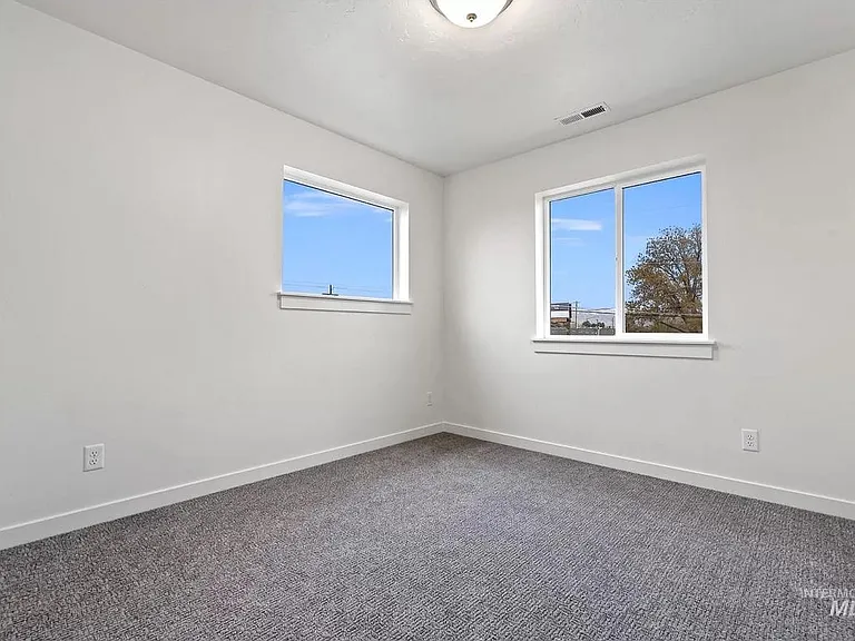 1533 N Pineview Ln — Photo 21