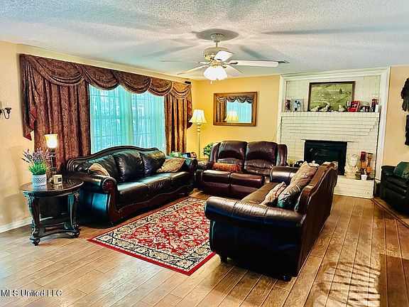 2nd image of 15173 Lorraine Rd