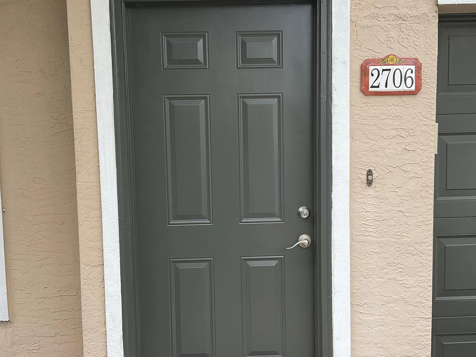 3 bed, 1300 sqft, $1,840 — Photo 2