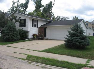 261 20th Ave SW, Cedar Rapids, IA 52404