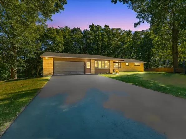546 Crest Cir, Webster, NY 14580