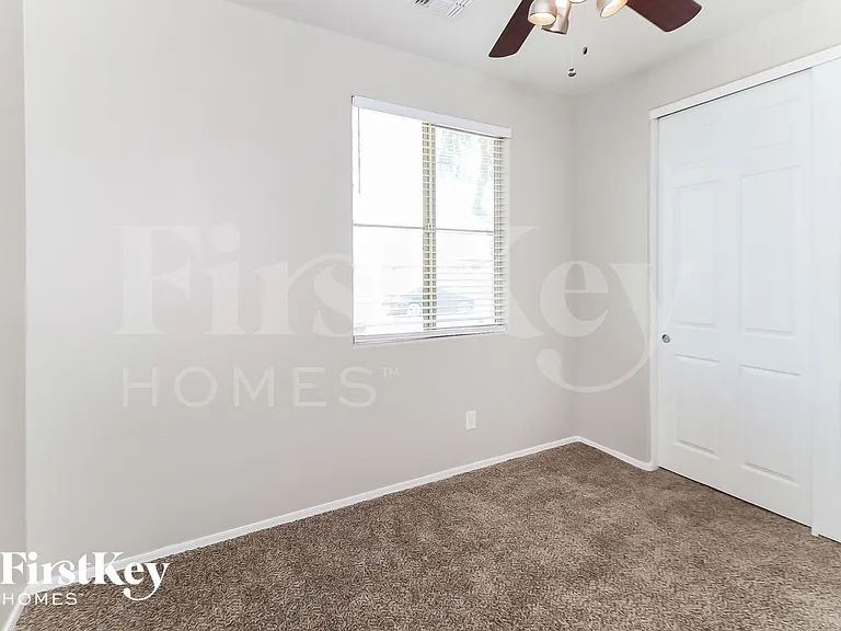 5027 W Saint Catherine Ave — Photo 12