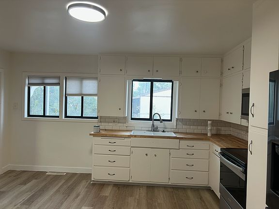 4th image of 1500 Maple St