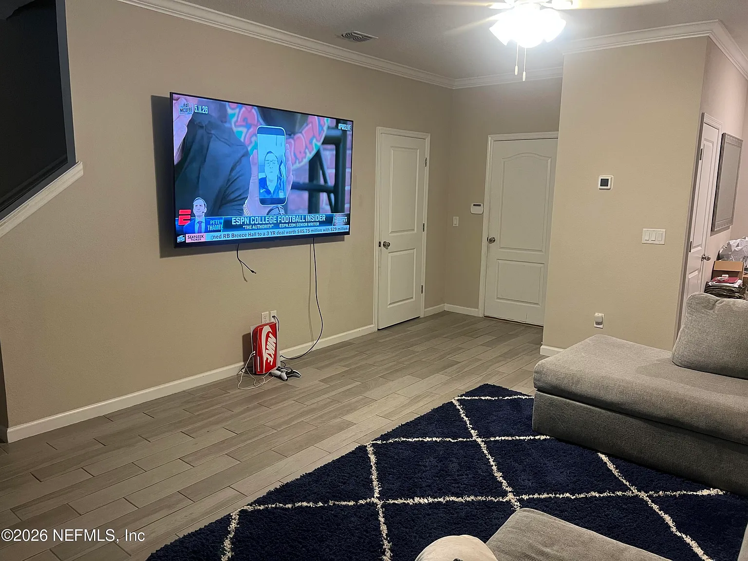 3 bed, 2.5 bath, 1660 sqft, $2,000 — Photo 3