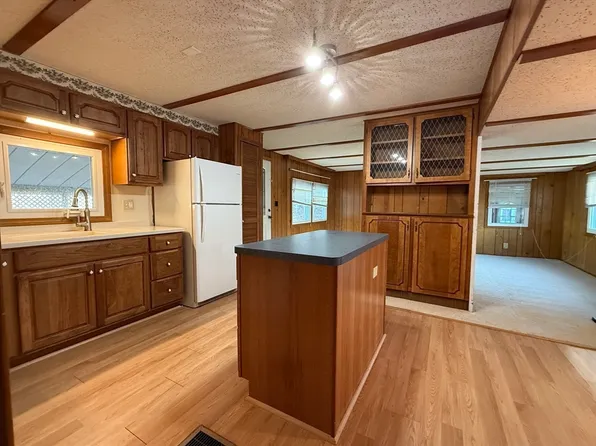 18 Saint James Cir, Hudson, MA 01749