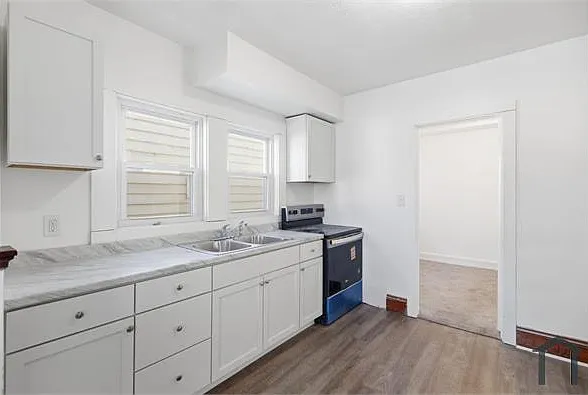 4 bed, 1200 sqft, $1,800 — Photo 2