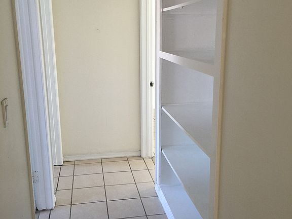 4th image of 2240 Farringdon Ave