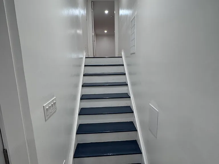 647 N 16th St #2 — Photo 7
