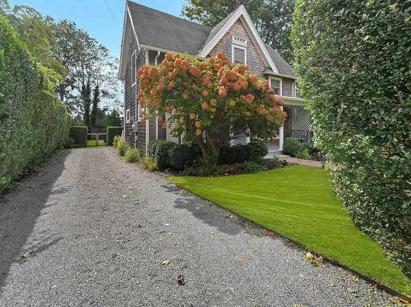 https://photos.zillowstatic.com/fp/b828da63f111436ae6406092cf19d8ff-p_e.webp