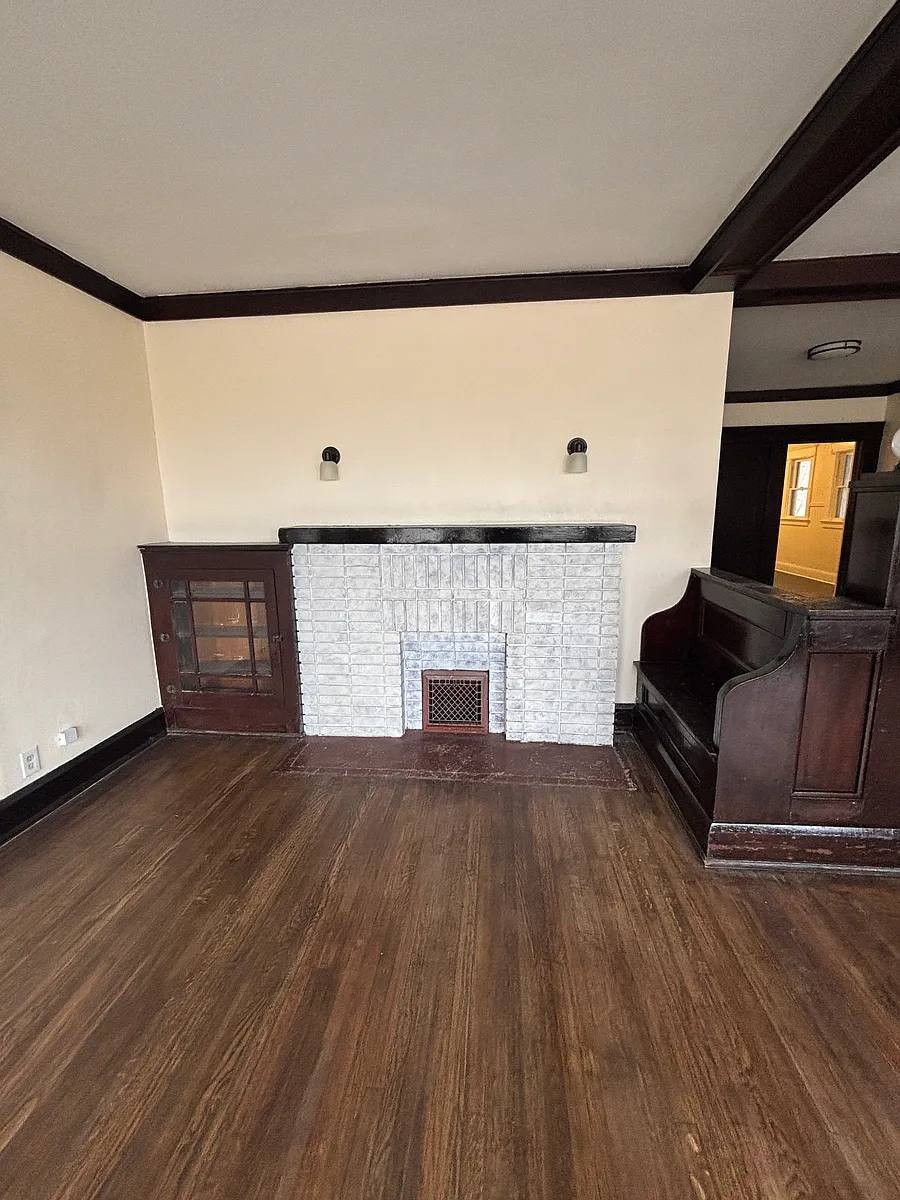 Building Photo - 2132 Broadway St #1