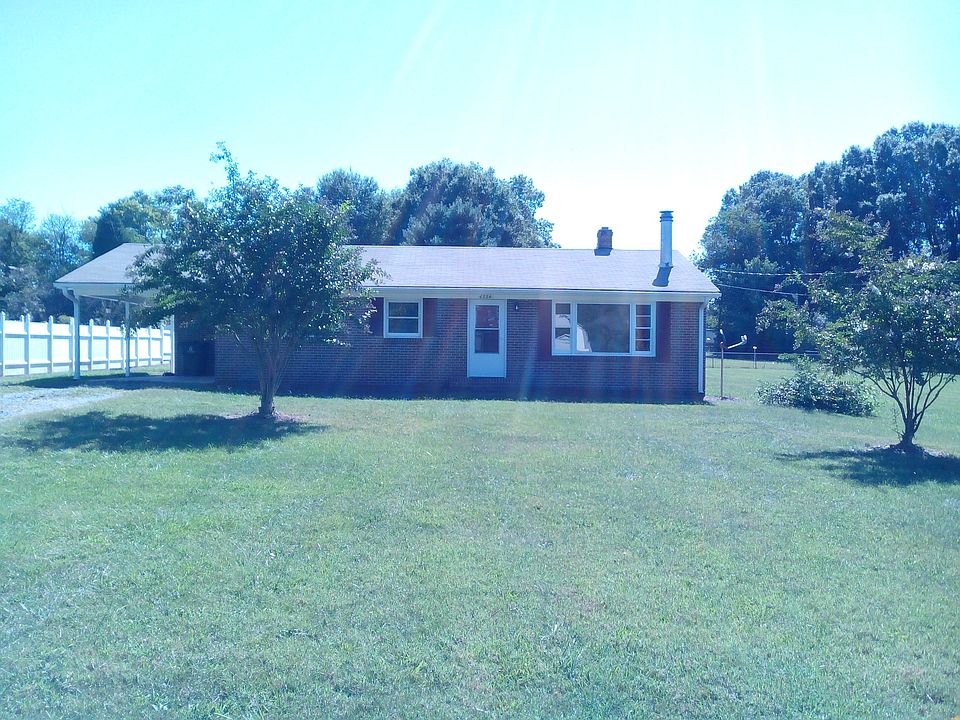 Front showing spacious yard