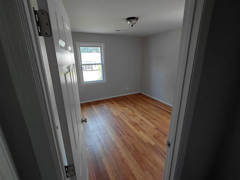 120 Elizabeth Ave — Photo 10