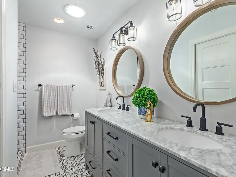 1923 E Duke Dr — Photo 16