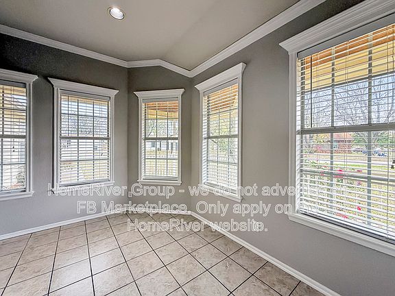 4th image of 1600 N Poplar Ave