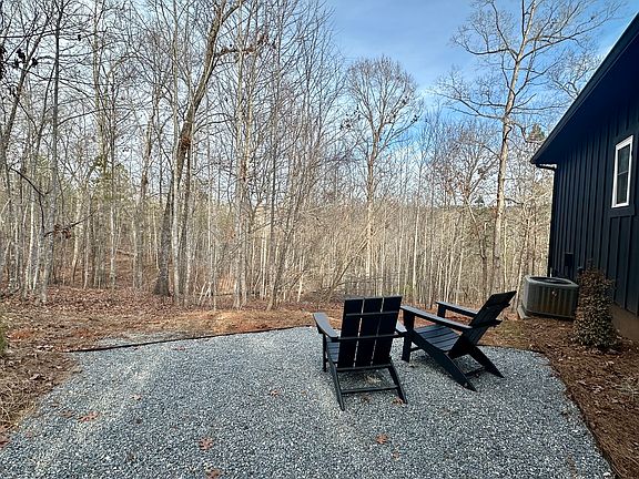 Sitting Area, LH Side