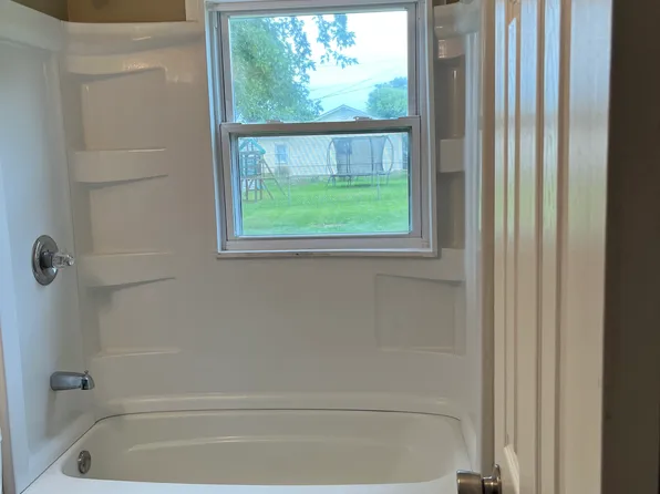 360 Avon Dr, Circleville, OH 43113