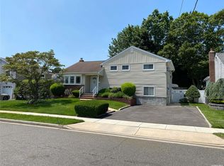 938 Durham Rd, East Meadow, NY 11554