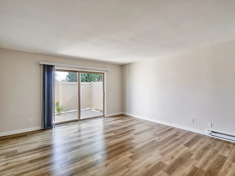 2106 Manhattan Beach Blvd — Photo 25