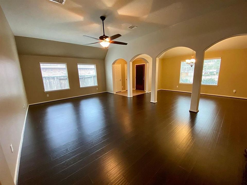 1st image of 3804 Oak Bent Dr
