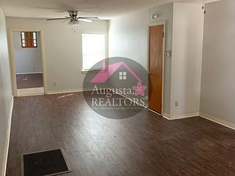1504 McCaulley St — Photo 5