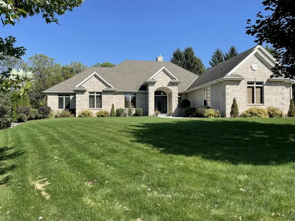 W216N5564 Adamdale DRIVE, Menomonee Falls, WI 53051