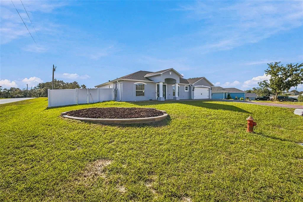 3 bed, 2.0 bath, 2040 sqft, $2,400 — Photo 3