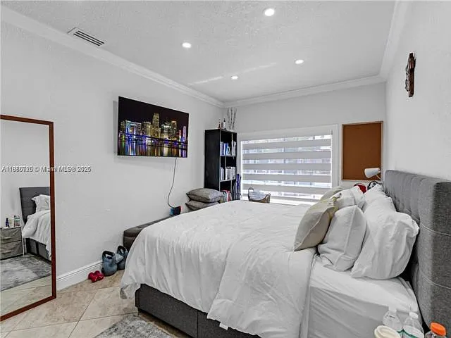 9901 SW 35th Ter — Photo 15