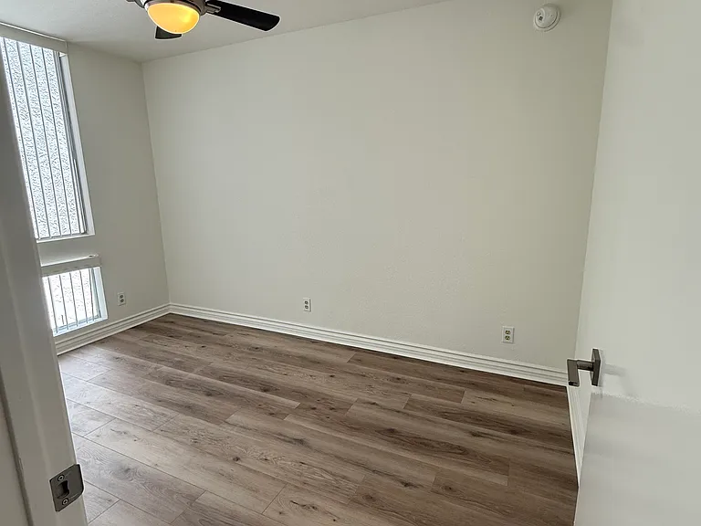 1751 S Bentley Ave #7 — Photo 21