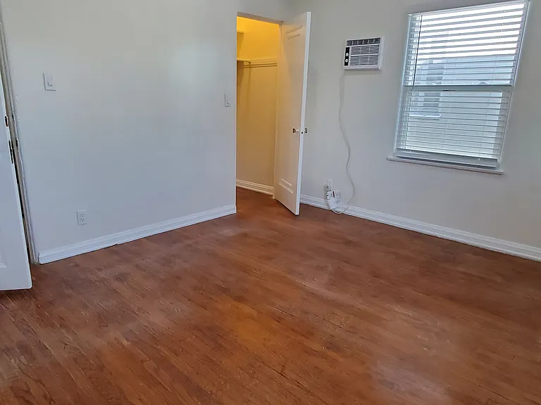 934 S Orange Grove Ave #1/2 — Photo 10