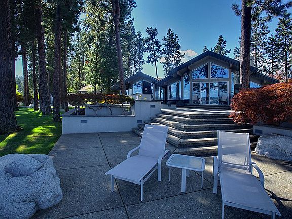 Relax ... 20 feet from lake