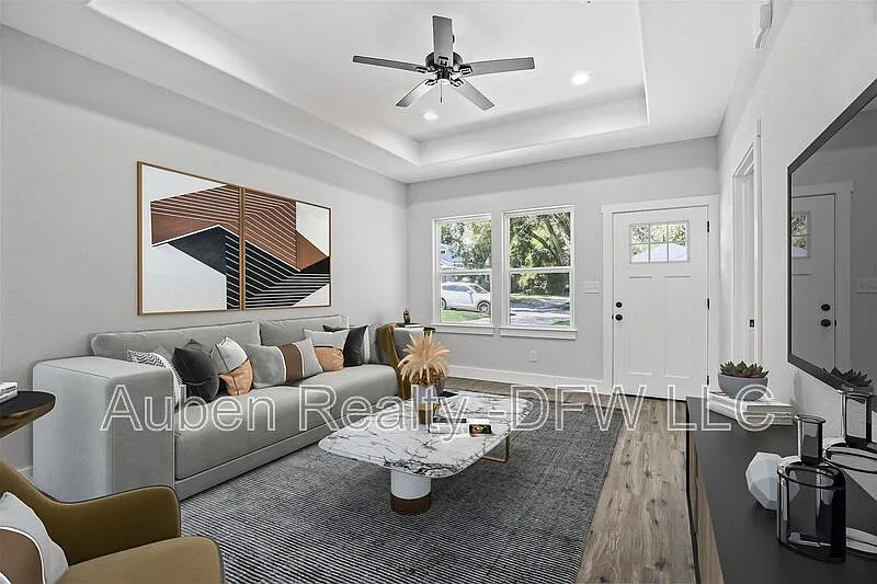 3 bed, 2.0 bath, 1341 sqft, $1,550 — Photo 2