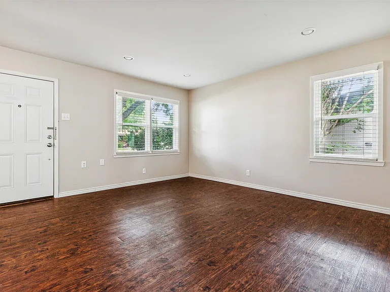 5805 Tracyne Dr — Photo 13