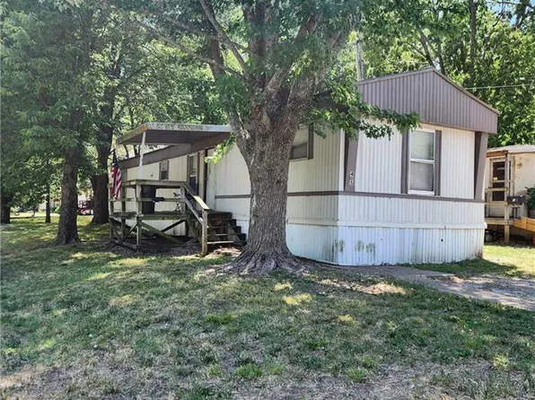 214 E Elm St, Clinton, MO 64735