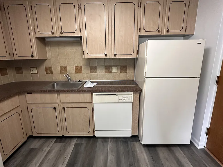 163 Lexington St #27 — Photo 4