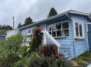 98825 Pleasant Hill Dr, Brookings, OR
