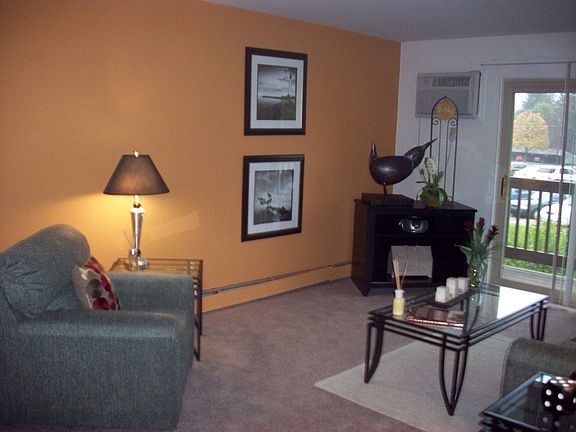 5th image of 2950 Whitehall Dr