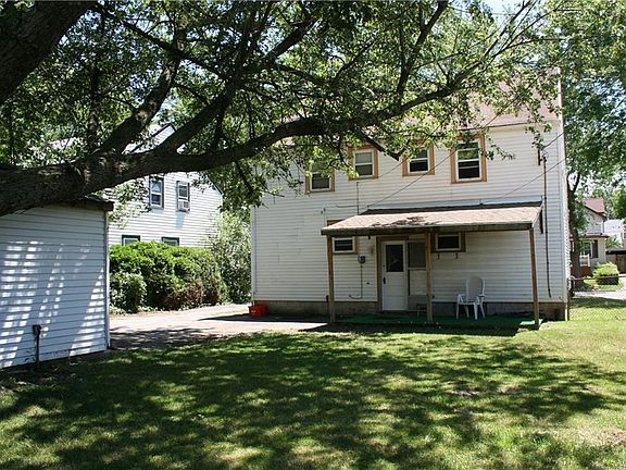 4th image of 141 Henderson Ave